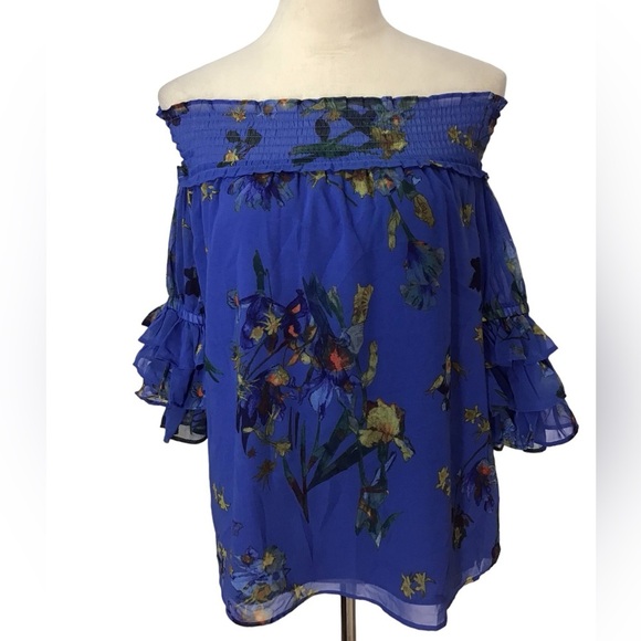 CeCe Printed Off The Shoulder Ruffle Bell Sleeve Blouse Size XS NEW - Picture 4 of 10